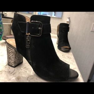 Snake hill print ankle suede black shoes